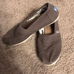 Grey Toms